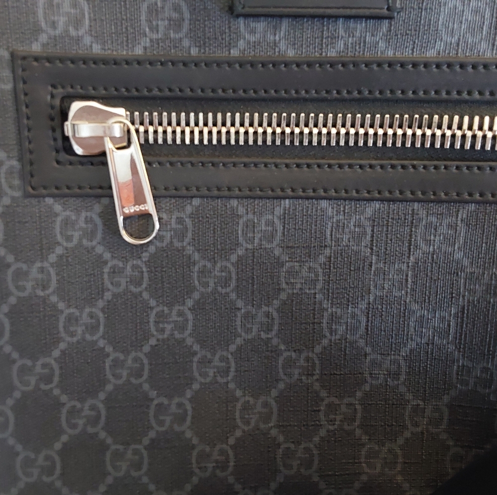 GUCCI GG MENS MESSANGER BAG - Picture 3 of 15